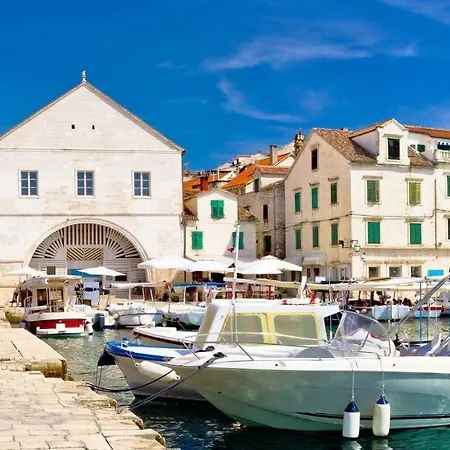 Plaza Apartment Hvar Town